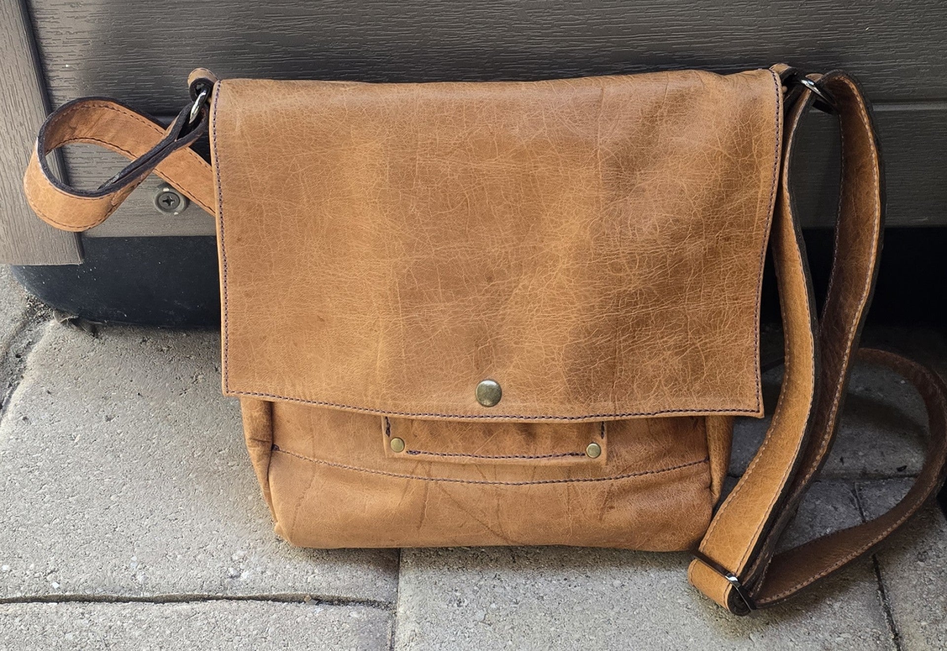 Handmade tan leather unisex messenger bag bbk leather designs